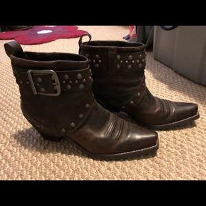 Like New Ariat limited edition booties!